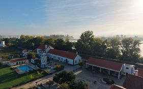 Marchanta Riverside Hotel